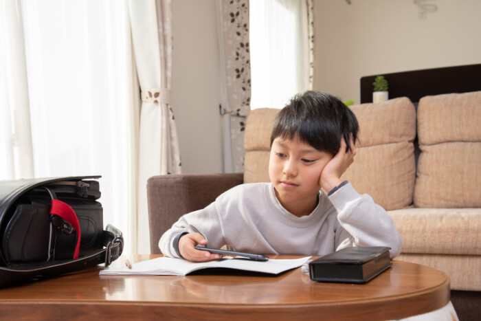 すべての教科の基礎「国語」は必須カリキュラム